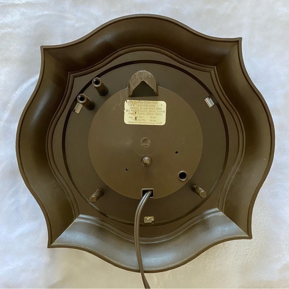 VINTAGE 70s Sunbeam Wall Clock with Autumn Leaves Accent - Picture 3 of 5